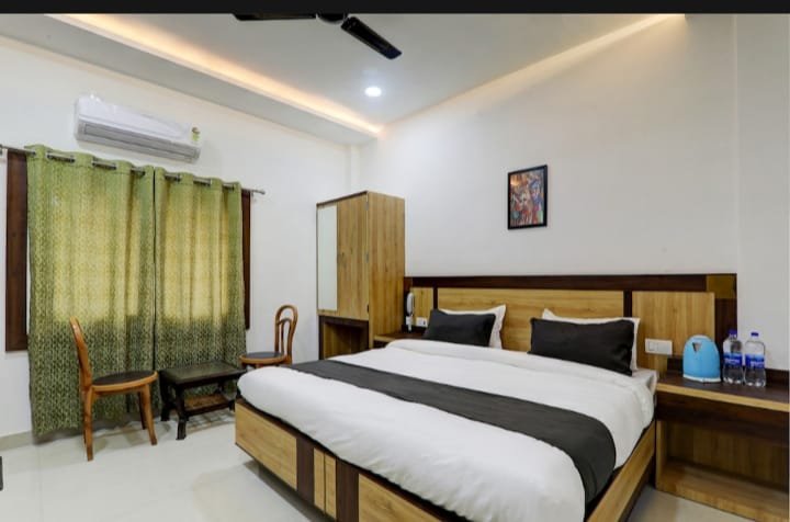 hotel in varanasi near Shivpur